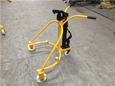 手動(dòng)油桶搬運(yùn)車1