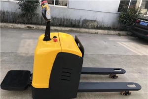 酷暑的夏日電動(dòng)平臺(tái)搬運(yùn)車應(yīng)該如何保養(yǎng)？?