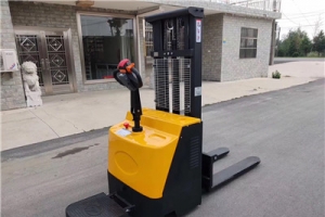 電動(dòng)式堆高車(chē)為何霸占柴油叉車(chē)市場(chǎng)？