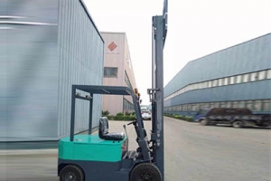 電動(dòng)叉車(chē)電池如何安全使用？