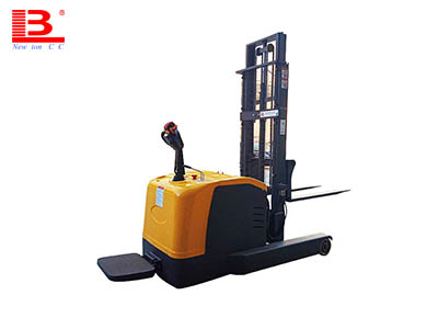 全電動(dòng)前移式堆高車