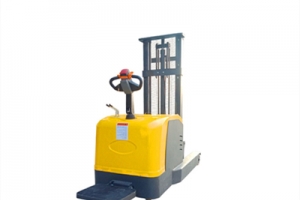 前移式電動(dòng)堆高車廠商淺談電動(dòng)堆高車發(fā)展趨勢(shì)