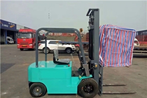 倉儲電動叉車廠家提示電動叉車到底要怎么保養(yǎng)？