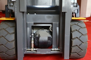 電動叉車輪胎的氣門嘴根部漏氣如何處理？