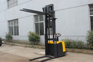 電動液壓叉車在使用中應(yīng)避免什么？