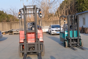 電動(dòng)叉車在操作過(guò)程中都有哪些容易忽略的問(wèn)題呢？