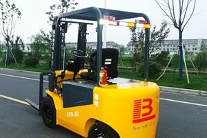 3噸電動(dòng)叉車蓄電池外殼破損怎么辦？