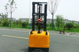 電動(dòng)堆高車為什么使用液壓傳動(dòng)系統(tǒng)？