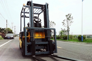 如何用儀器檢測(cè)電動(dòng)叉車(chē)的故障？