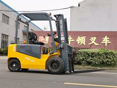 電動(dòng)叉車(chē)