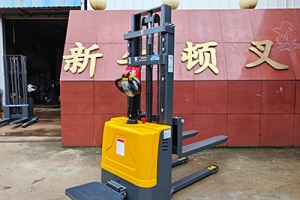 電動堆高車也需要辦證上崗？別等被查到了才后悔！